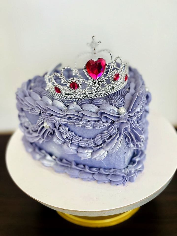 Lilac heart cake with tiara in Playa del Carmen