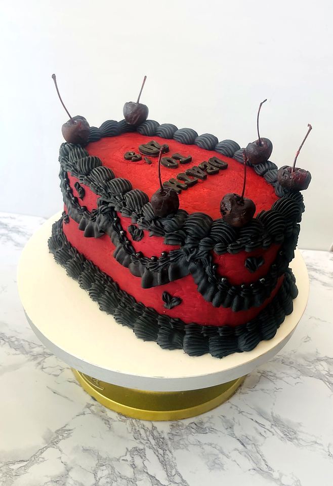 Red and black vintage heart cake in Playa del Carmen