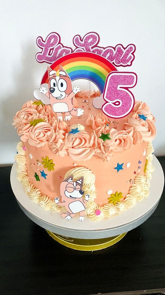 Custom Bluey cake with rainbow in Playa del Carmen