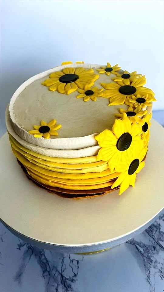Yellow sunflower cake in Playa del Carmen