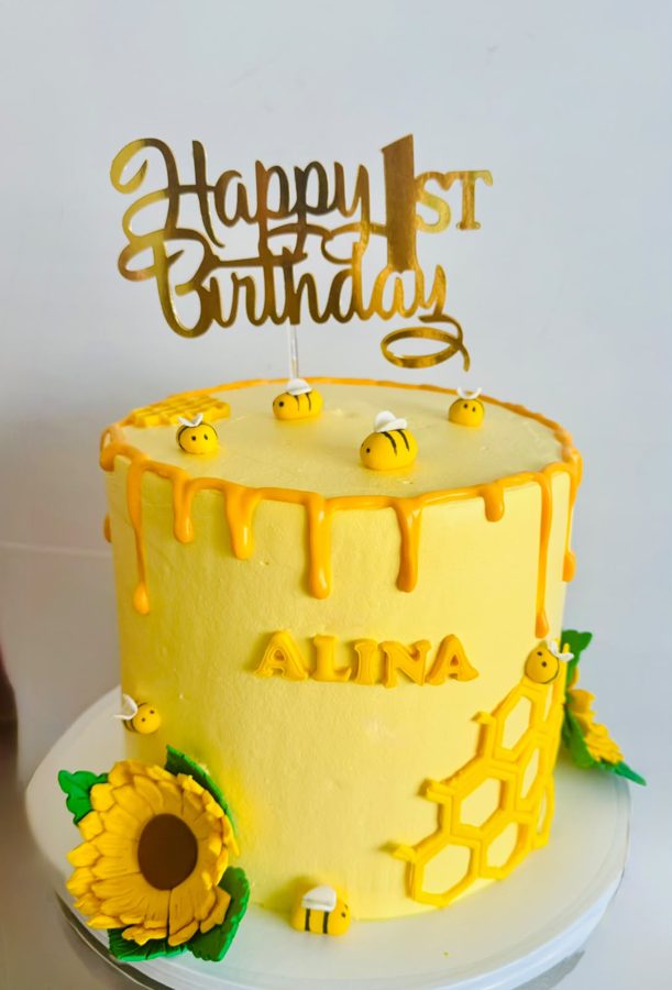 Pastel de primer cumpleaños de abejas y girasoles en Playa del Carmen