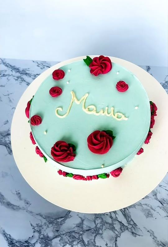 Mint green cake with buttercream roses in Playa del Carmen