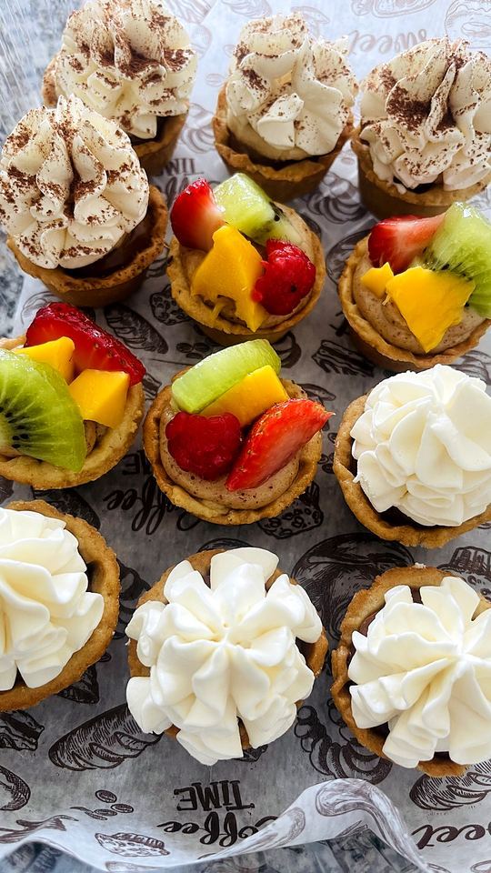 Fruit tartlets and mini pastries for events in Playa del Carmen